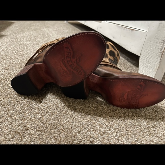 🦅FREEBIRD🦅Casey Booties - Picture 3 of 4